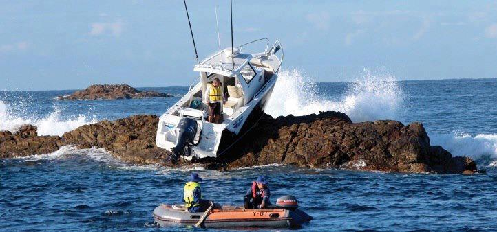 boat stuck on rocks, fail