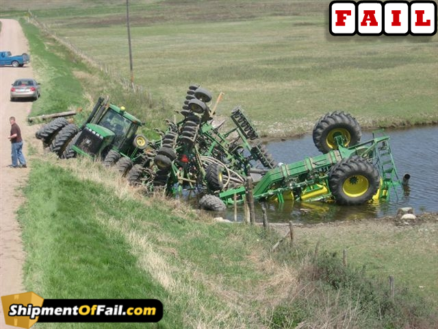 fail, tractor, accident, ditch