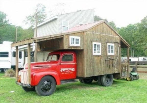 you've seen the mobile home, but what about the mobile shed?, trunk with small house built on trailer