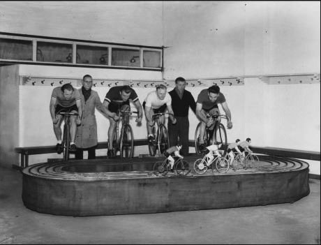 mechanical game, bicycle, race