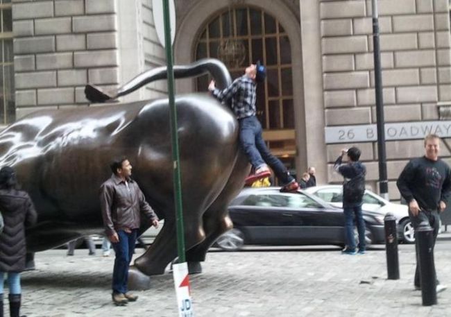statue, bull, wtf, tail