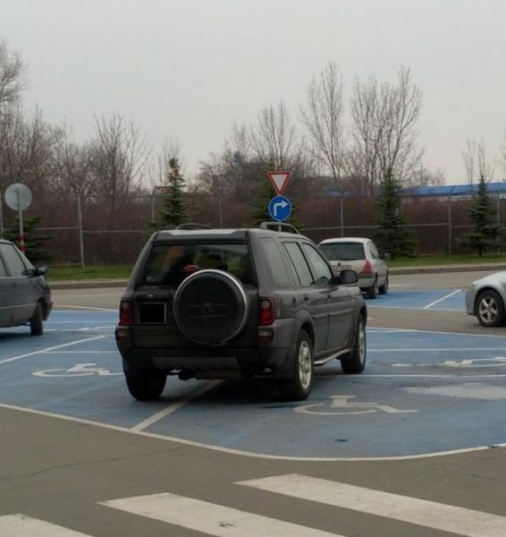 asshole parking, handicap zone, fail