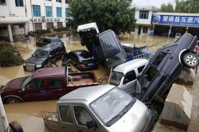 flood, tsunami disaster, cars piled up