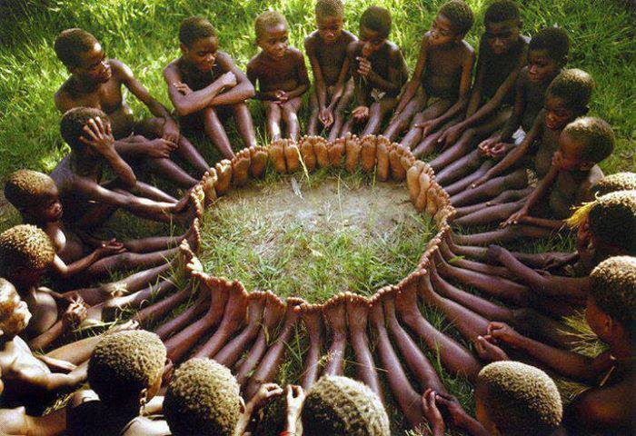 african children, circle, feet, grass