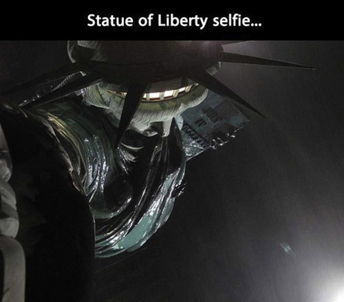 statue of liberty selfie