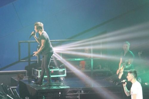 timing, perspective, singer, light beams