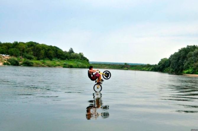 timing, bicycle wheelie on water