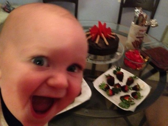 baby photobomb, happy face