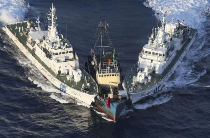 boat wedged between two others