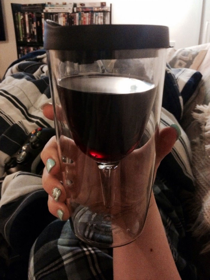 wine glass with spill proof lid