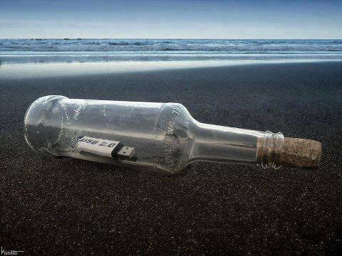 message in a bottle, usb key, beach