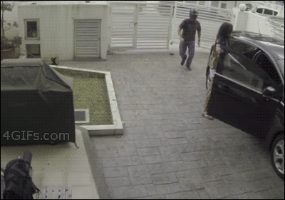 girl beats the crap out of guy trying to steal her purse, lol, win
