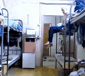 how not to get down off of your bunk bed, fail