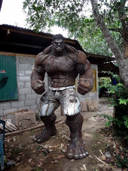the incredible hulk statue, win