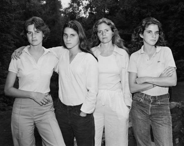 four sisters posed for a picture every year for 40 years, time lapse in images