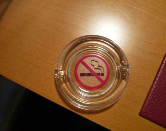 no smoking sign ash tray, wtf