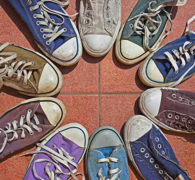 perfect sneaker circle, art with old shoes