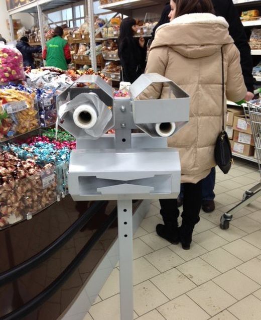 bad dispenser totally looks like crazed robot head
