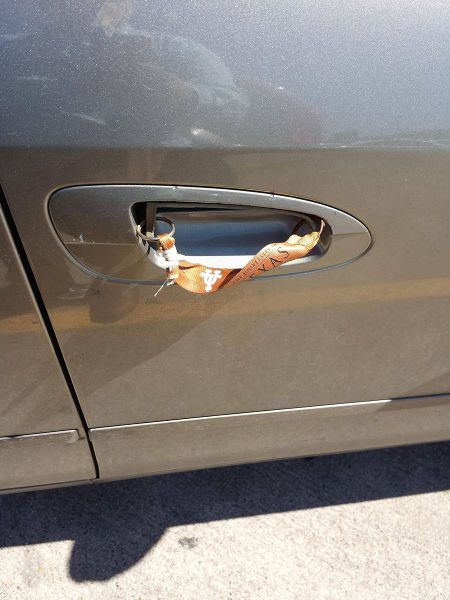 some things really do stay in vegas, car missing a door handle