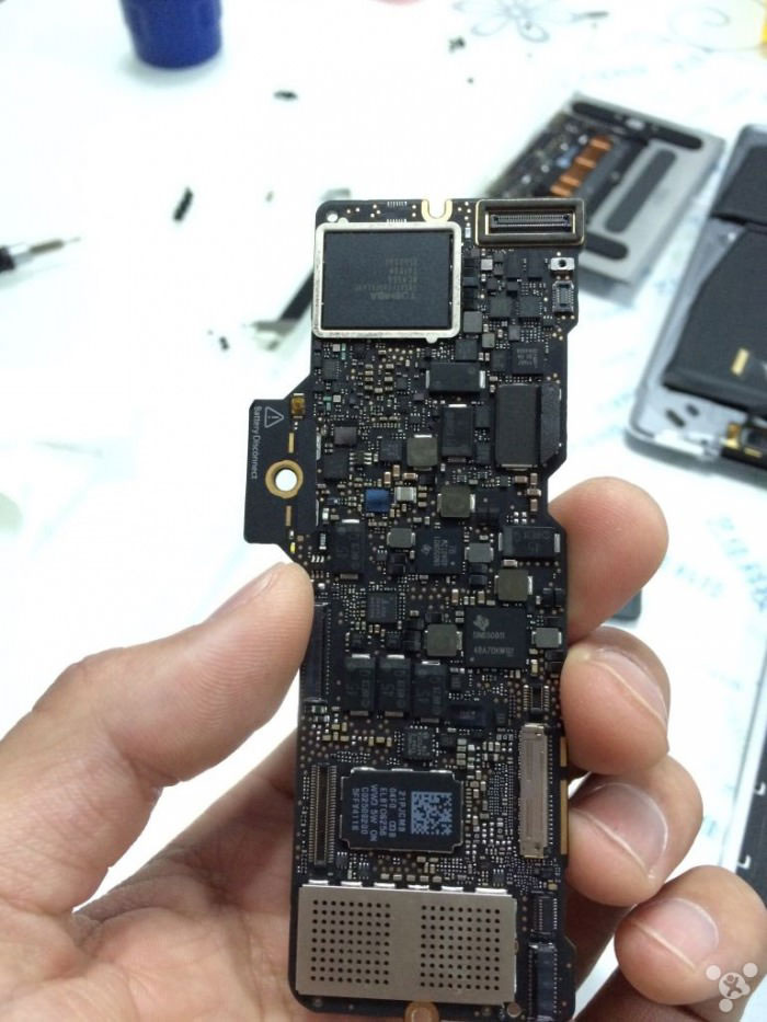 this is the entire logic board of the new retina macbook