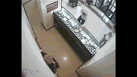 thief knocked out by kick to the head