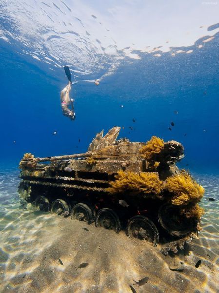 just a tank on the ocean floor, scuba diving, wtf, cool