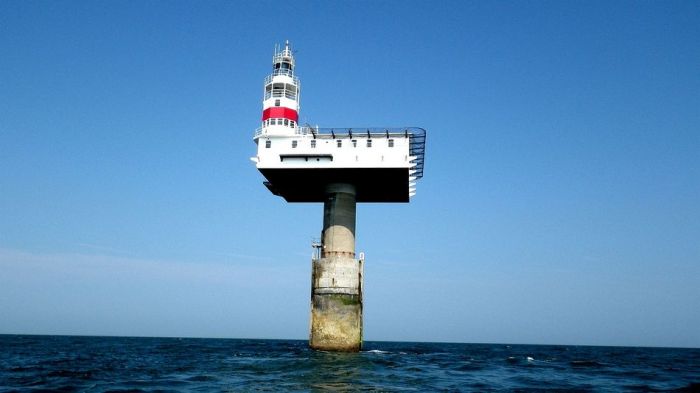 asymmetrical lighthouse platform
