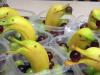 how to arrange fruits for multiple children, bananas look like dolphins with grape in mouth