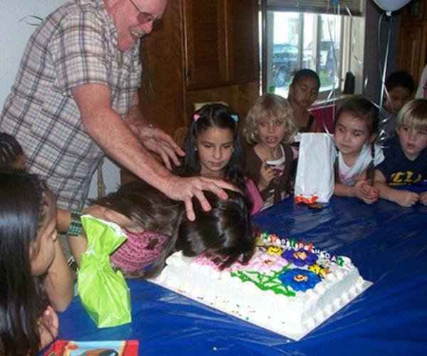 the moment you regret inviting stan lee to your birthday party, old man pushes girl's face into birthday cake, troll
