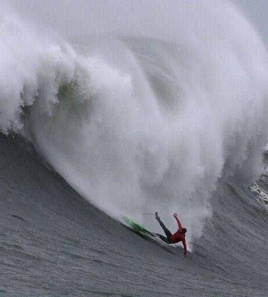 big wave surfing wipe out