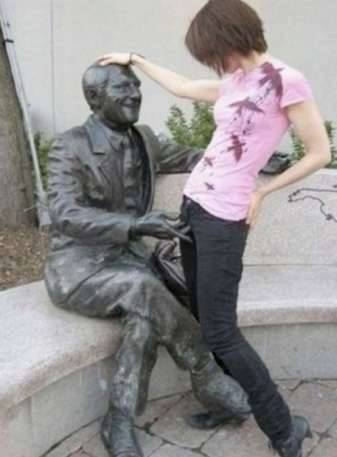 the pervert statue, tickling the clitoris, statue art