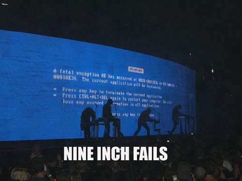 nine inch fails, blue screen of death at concert