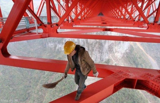 man on steel beams of bridge, why women live longer than men