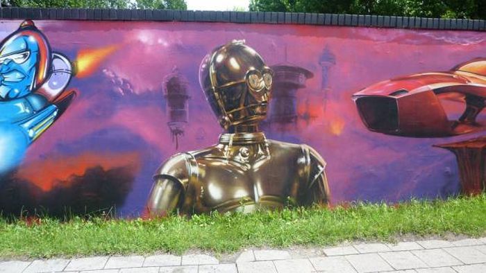 epic star wars mural of c3p0
