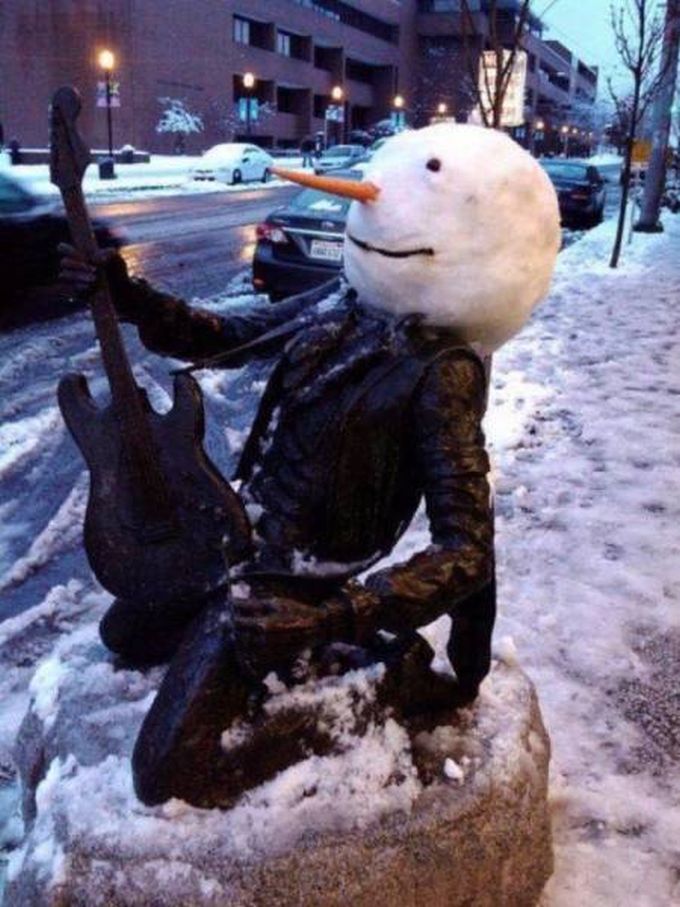 snowman guitarist