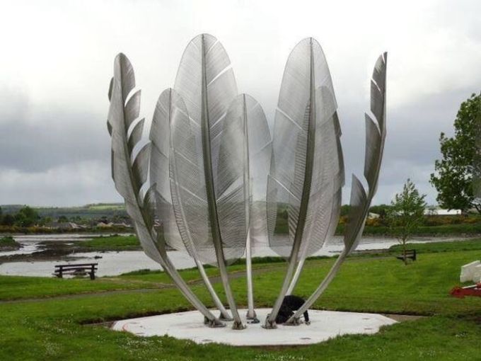 feature sculpture art in parc