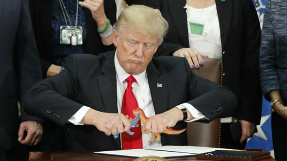 trump trying to cap his pen leads to photoshopped beauties