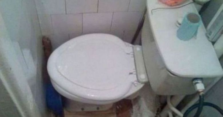 worst toilet ever, no room for legs in this bathroom