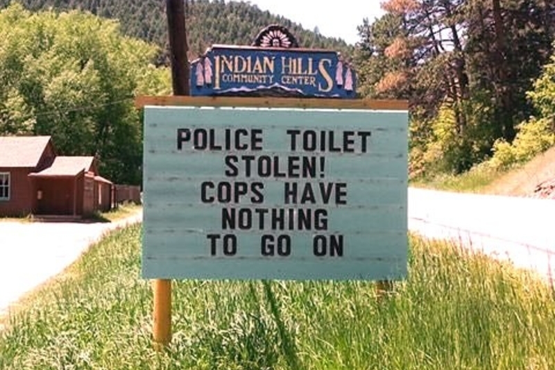 police toilet stolen, cops have nothing to go on